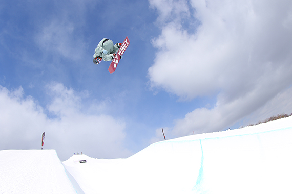 ハーフパイプジャンプ写真